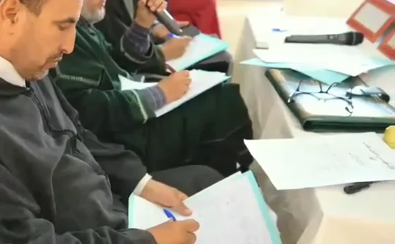 لجنة التحكيم أثناء التقييم